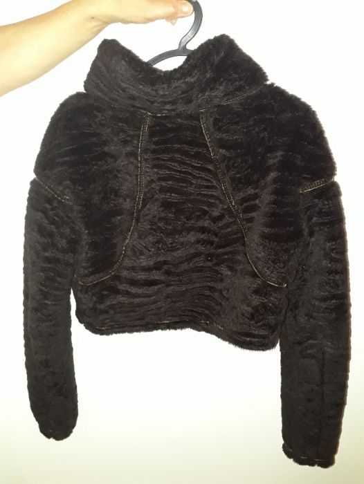 Casaco Curto de Pelo cor castanho