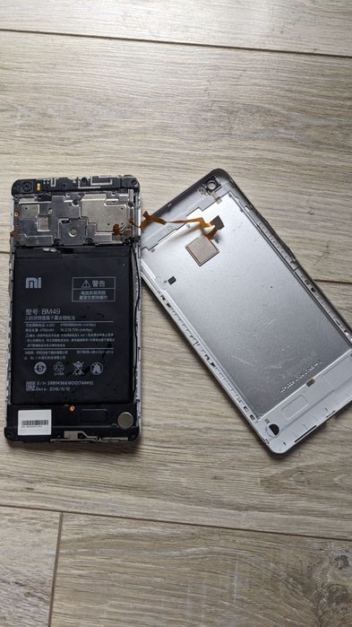 Телефони на запчастини