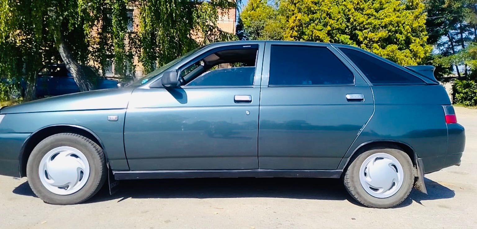 Автомобиль Лада 2112