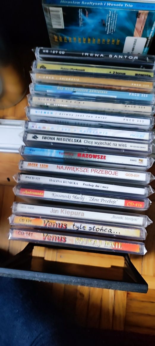 Kasety magnetofonowe magnetowidowe płyty CD