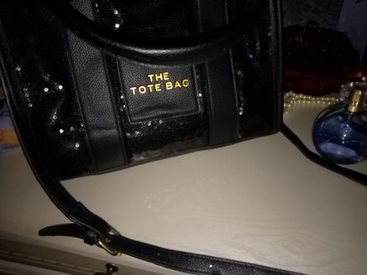 Черная THE TOTE BAG с пайетками и ремнем — эко-кожа, идеальное состоян