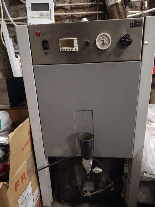 Caldeira a pellets 23 Kw para aquecimento central e AQS