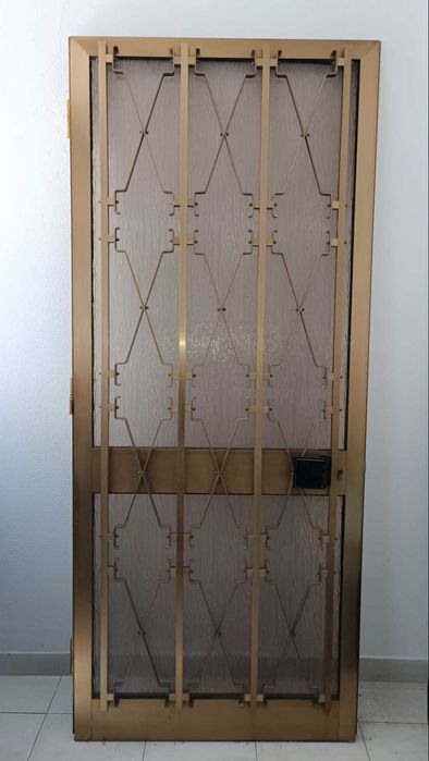 Porta da frente em alumínio