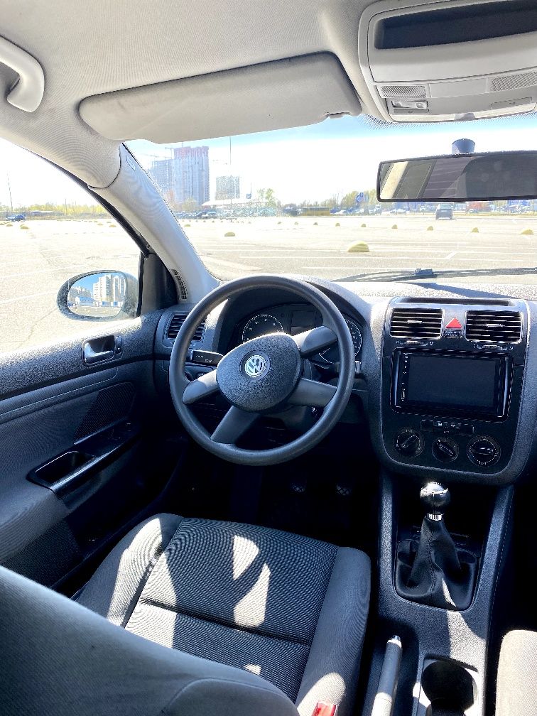 Volkswagen Golf 5 1,6 MPI бензин