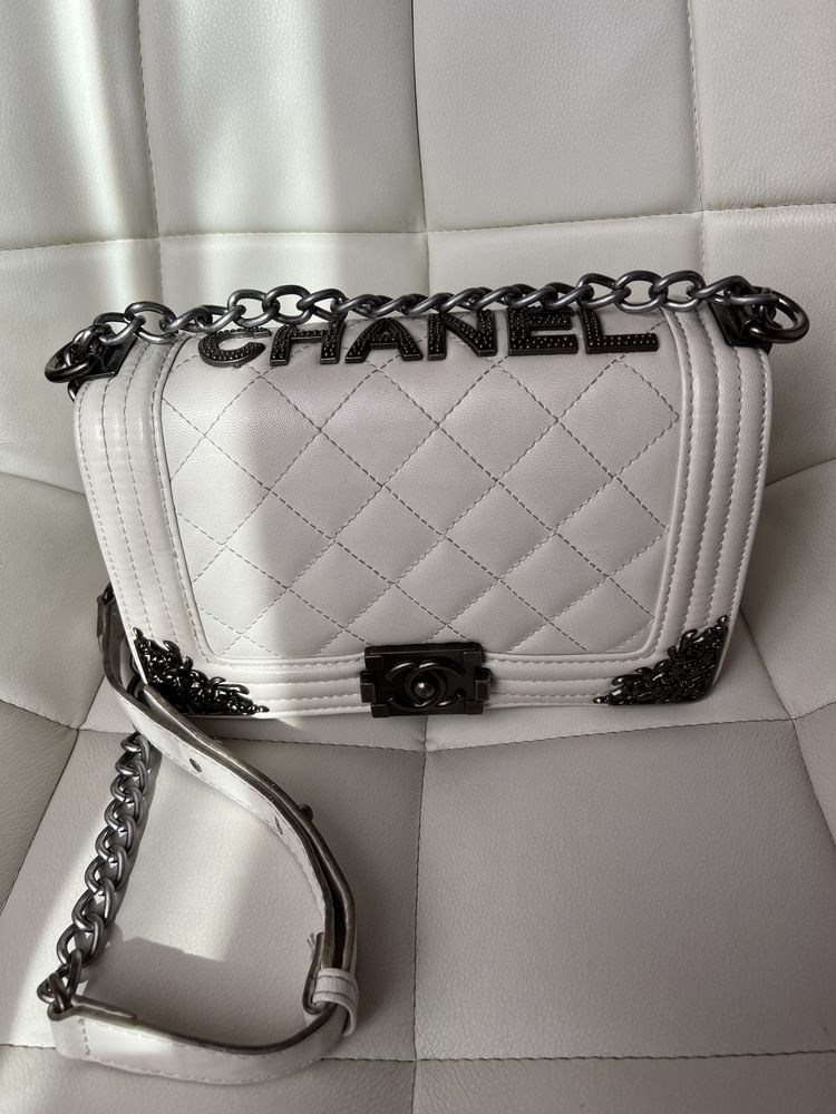 Белая сумка Chanel