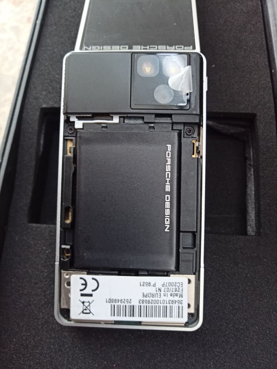 Vendo telemóvel Porsche design P9521 novo ainda com películas