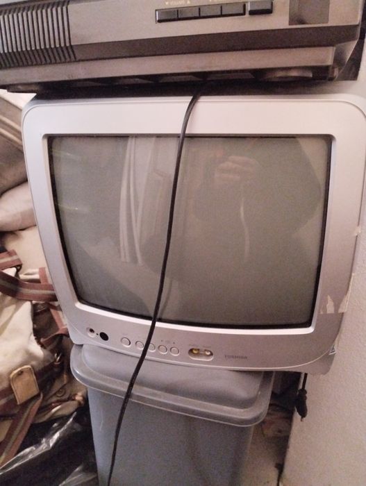 2 televisões a funcionar muito bem.