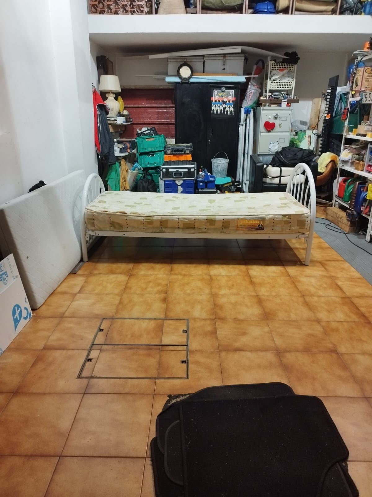 Vendo cama com colchão