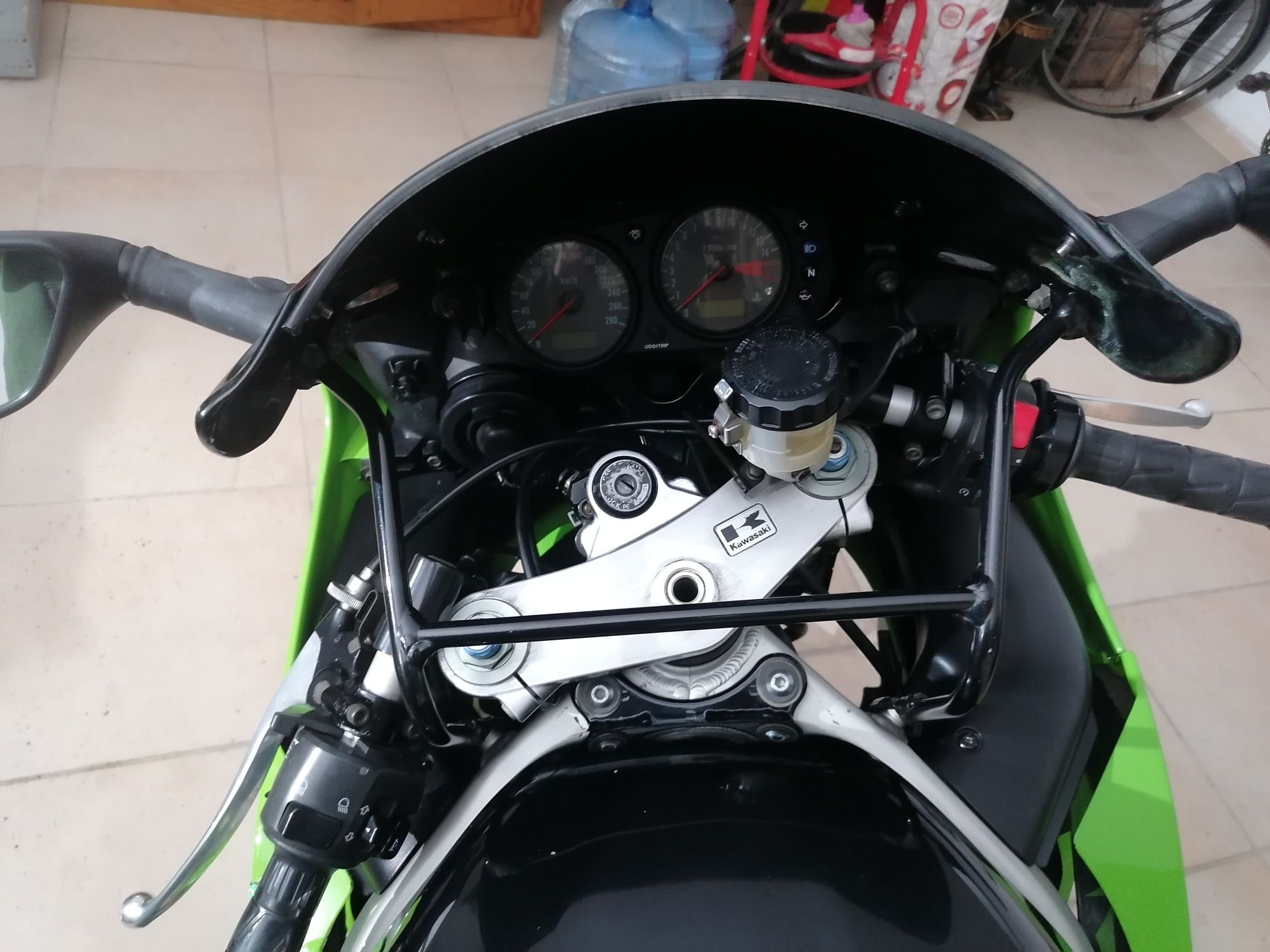 Kawasaki ninja zx6r 2000