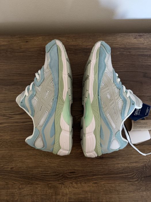 Легкі кросівки ASICS