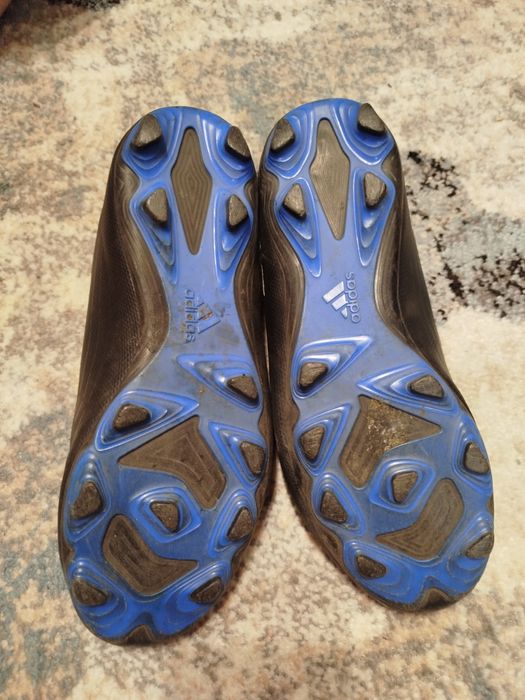 Продам футбольные бутсы