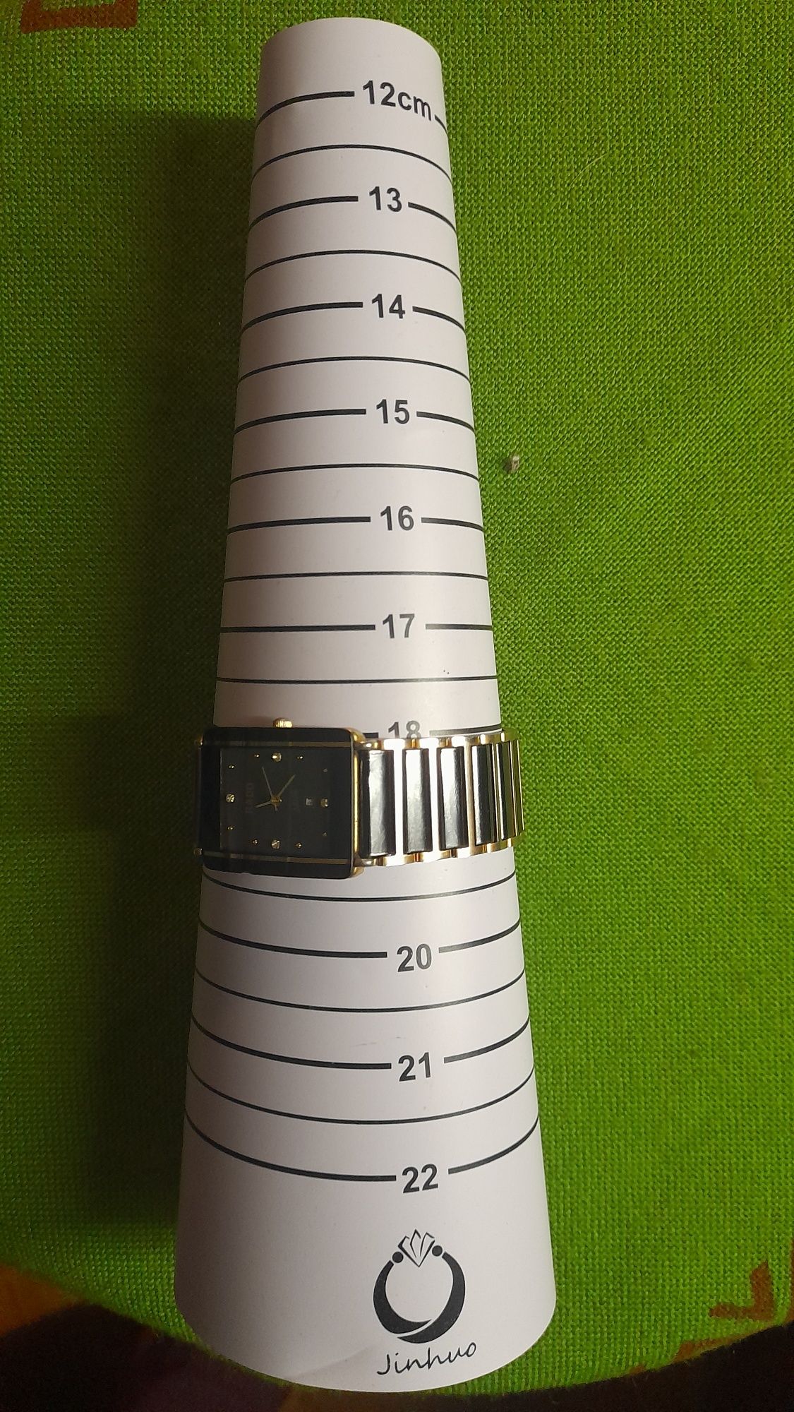 Часы  кварцевые  RADO
