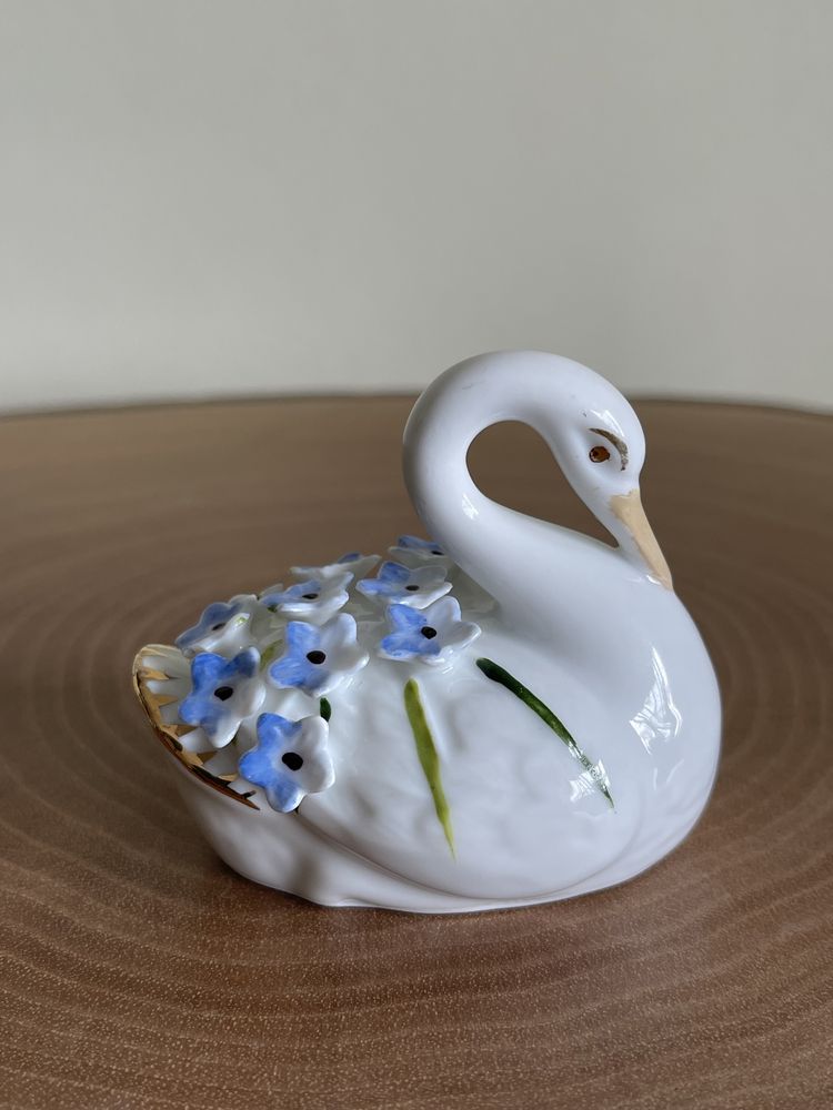 Figura Porcelana Coimbra S P Ave Cisne em Biscuit