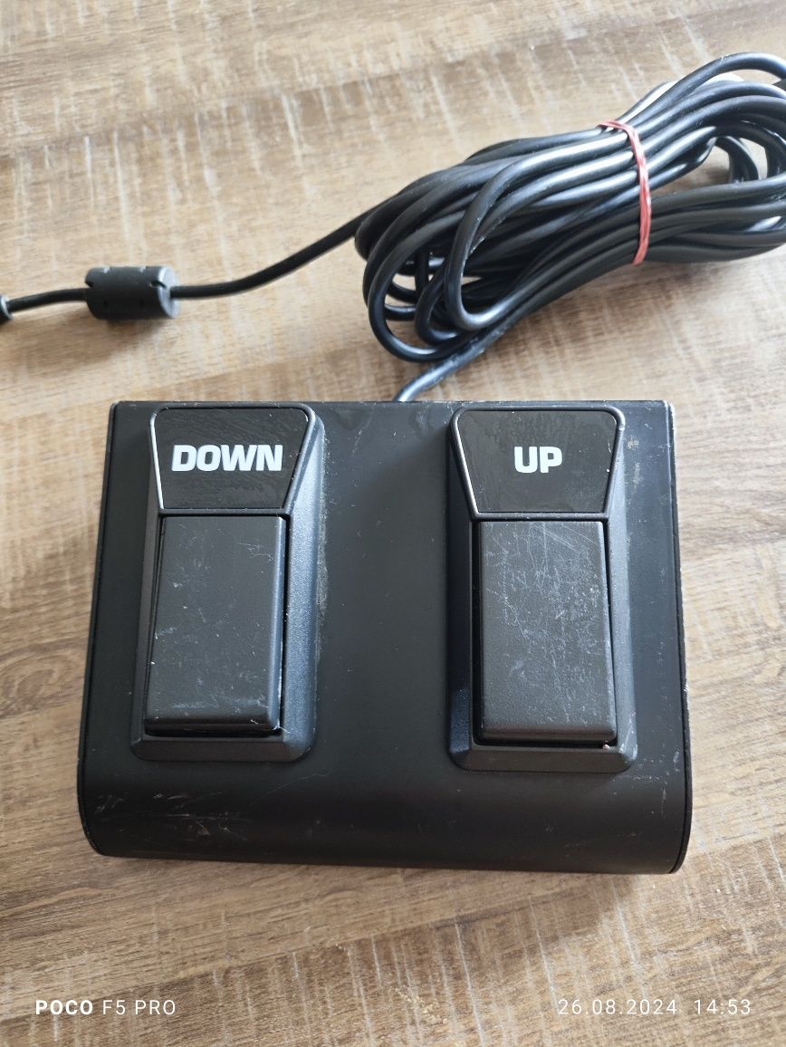Behringer FS112V - контролер з 2 ножними перемикачами