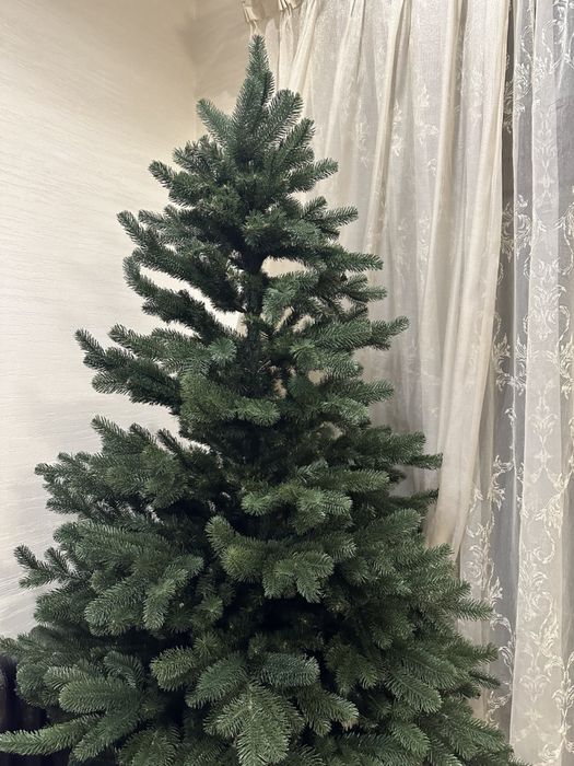 Ялинка новорічна