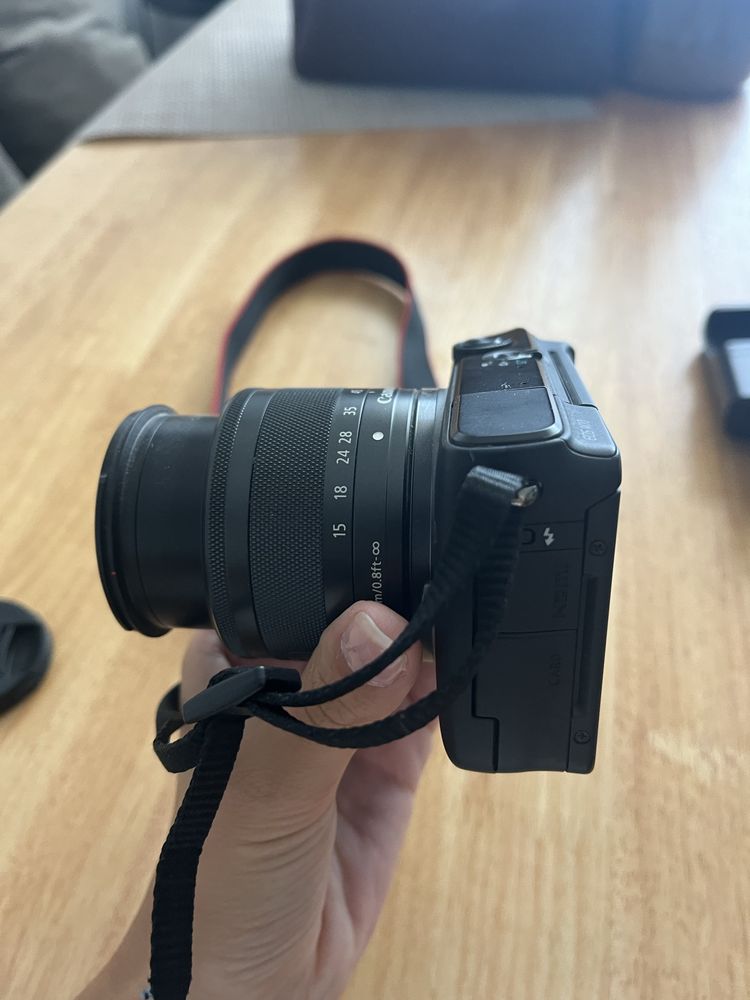 Canon EOS M10 + lente 15-45 mm