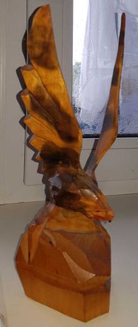 Старовинна статуетка дерев'яний орел з крилами.