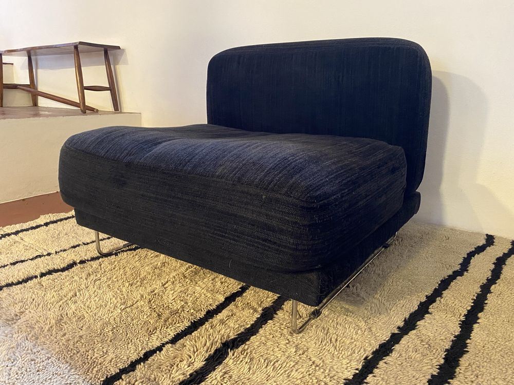 Conjunto de 2 sofás pretos + apoio para pés