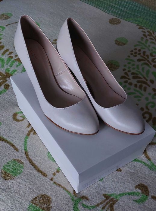 Buty ślubne latte