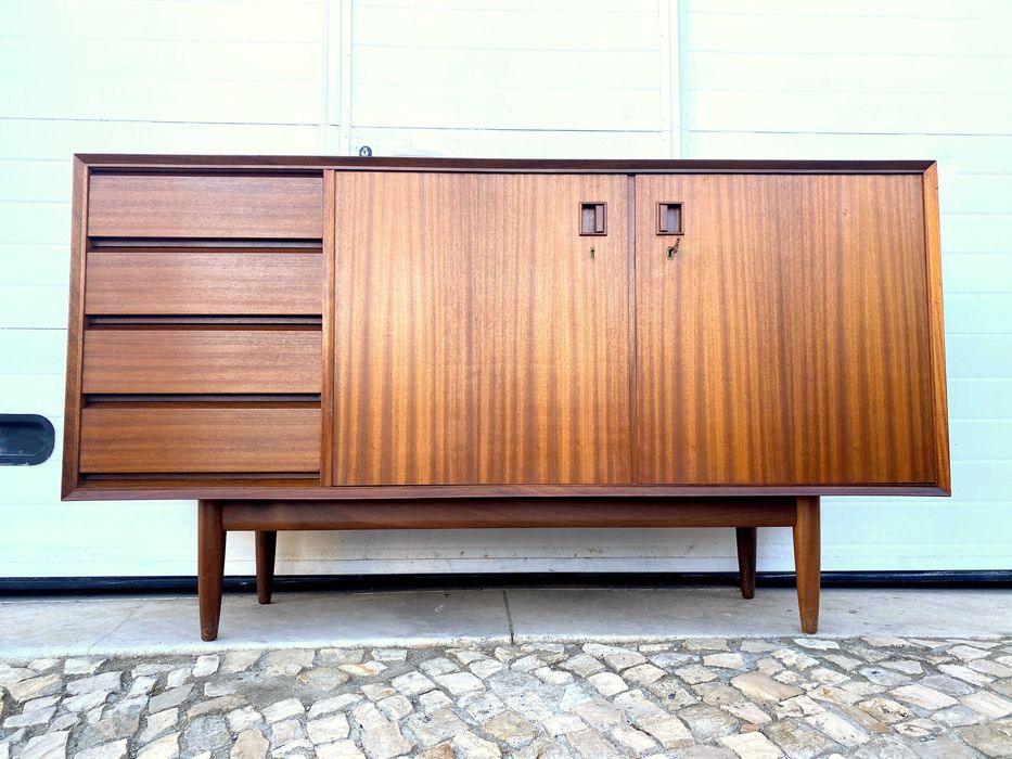 Aparador olaio vintage 150comp x 50prof x 84alt.