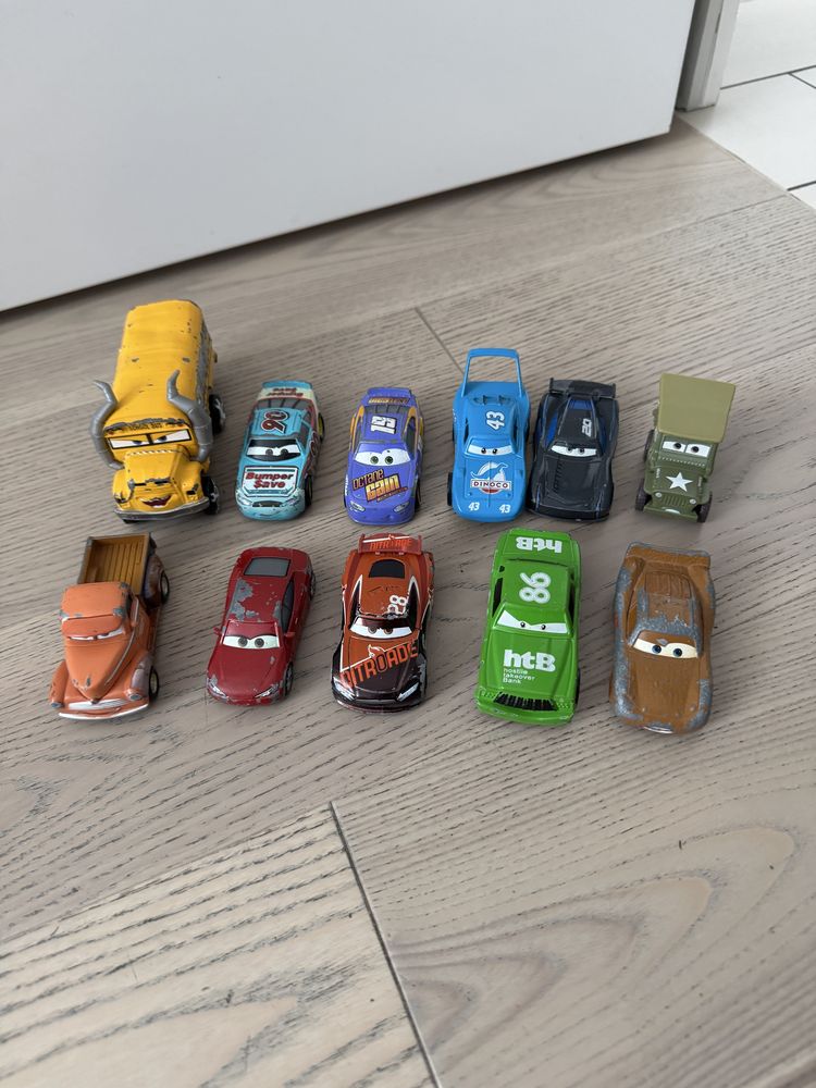 Колекційні машинки тачки cars mattel