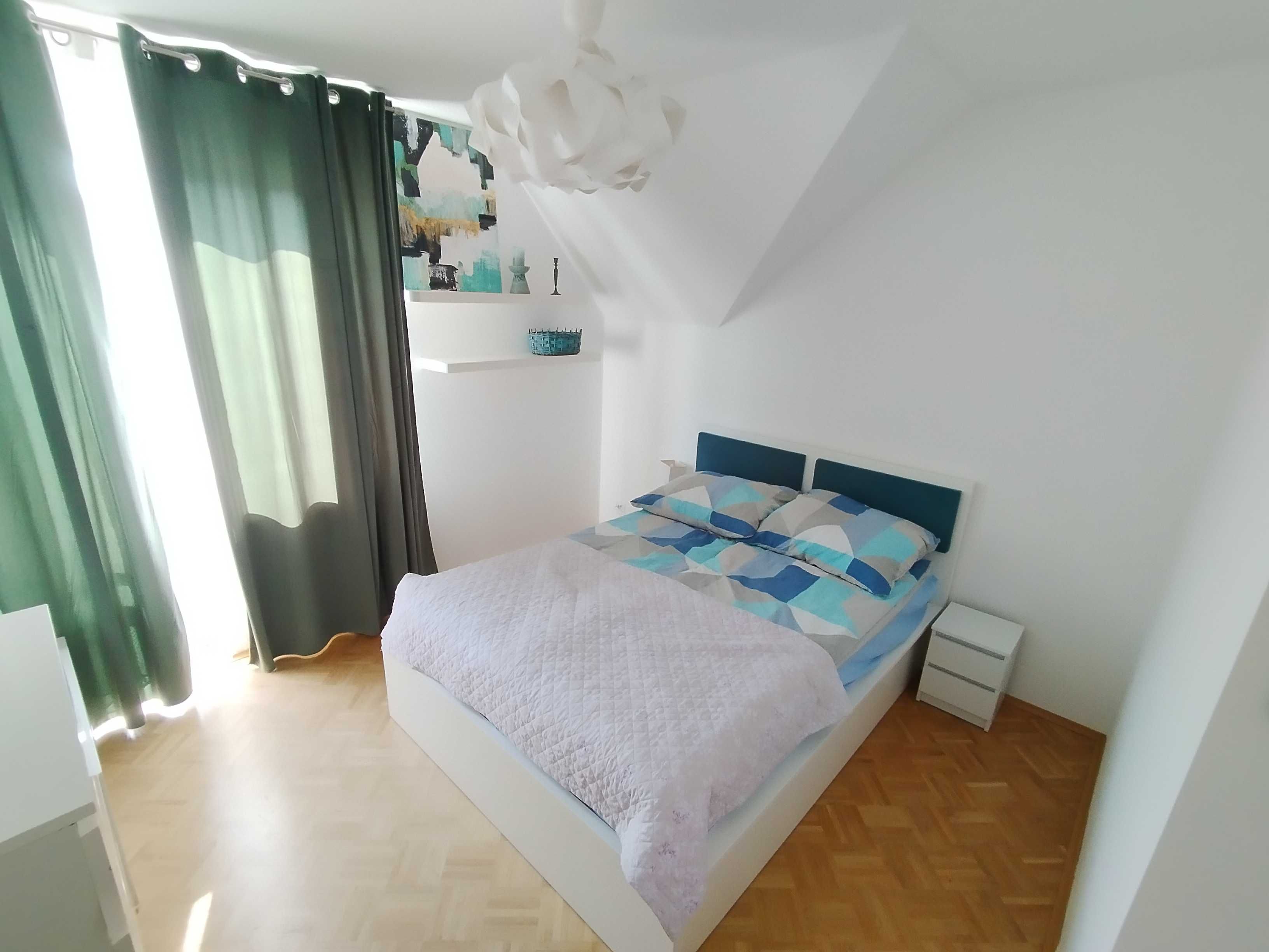 Wielki Apartament-141 m kw.-do 12 osób (5 sypialni +duży salon+ taras)