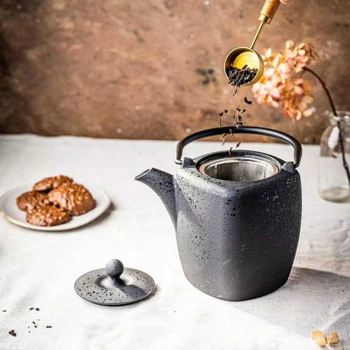 Duży Czajnik imbryk ŻELIWNY z sitkiem, zaparzacz do parzenia herbaty