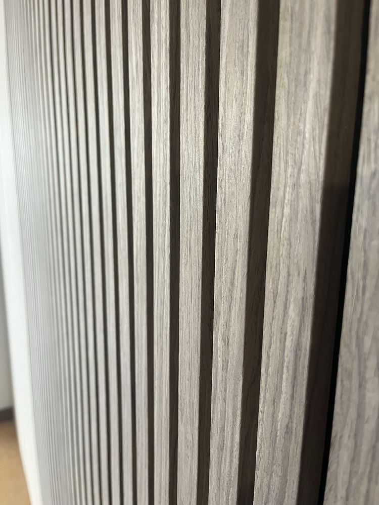 Painel ripado com isolamento acustico