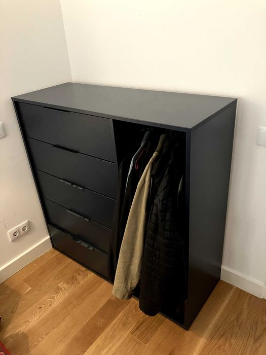 Armário IKEA multi-funcional em óptimas condições.