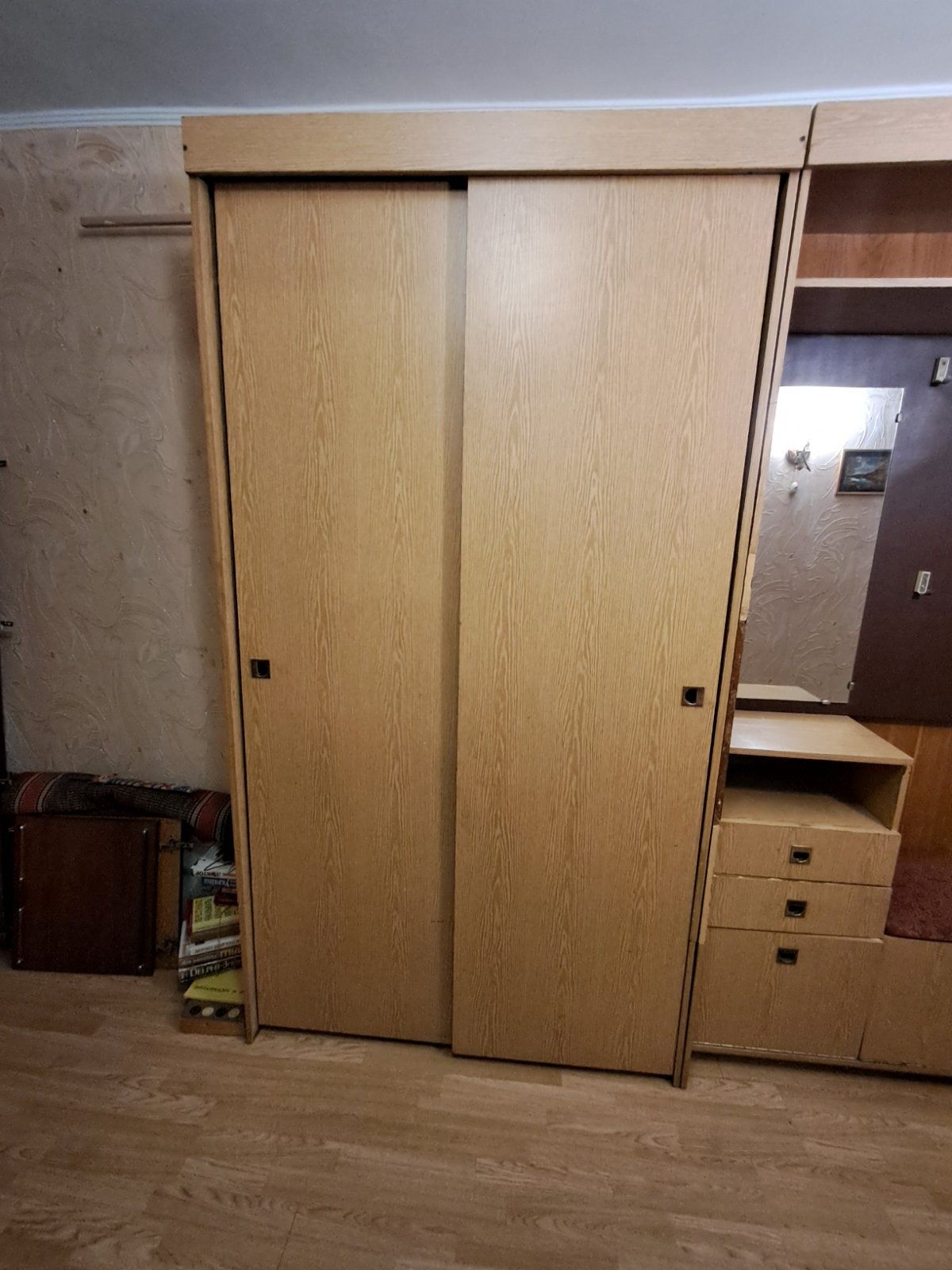 Продаю мебель б/у  в доброму станi