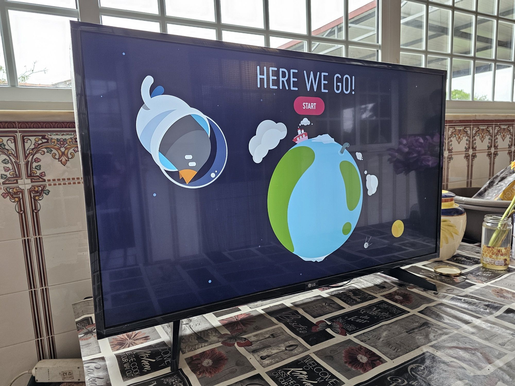 Smart TV LG 43UH61 a funcionar