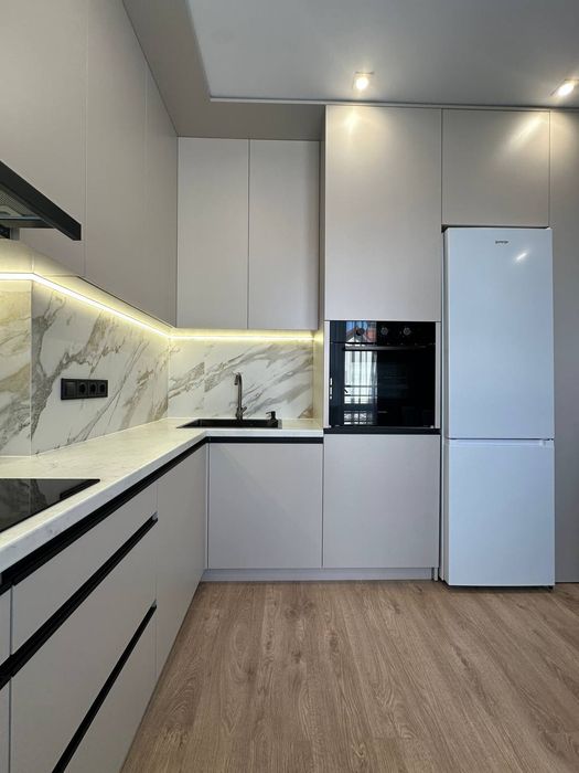 Продам нову 1-кімнатну квартиру з хорошим ремонтом, поруч Щасливе