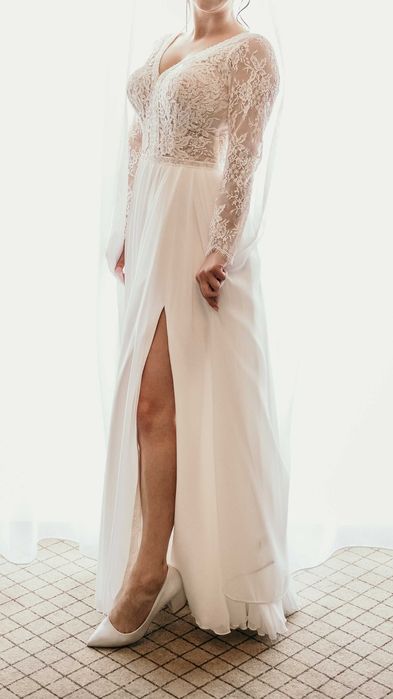 Suknia ślubna muślinowa długi rękaw z rozcięciem rozporkiem