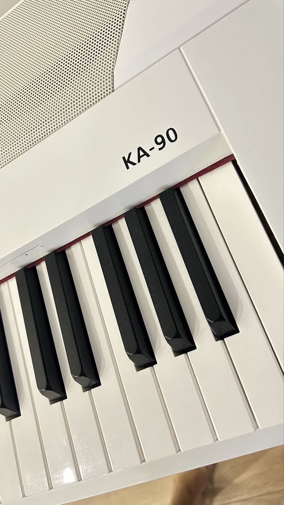 Цифрове піаніно KURZWEIL KA-90