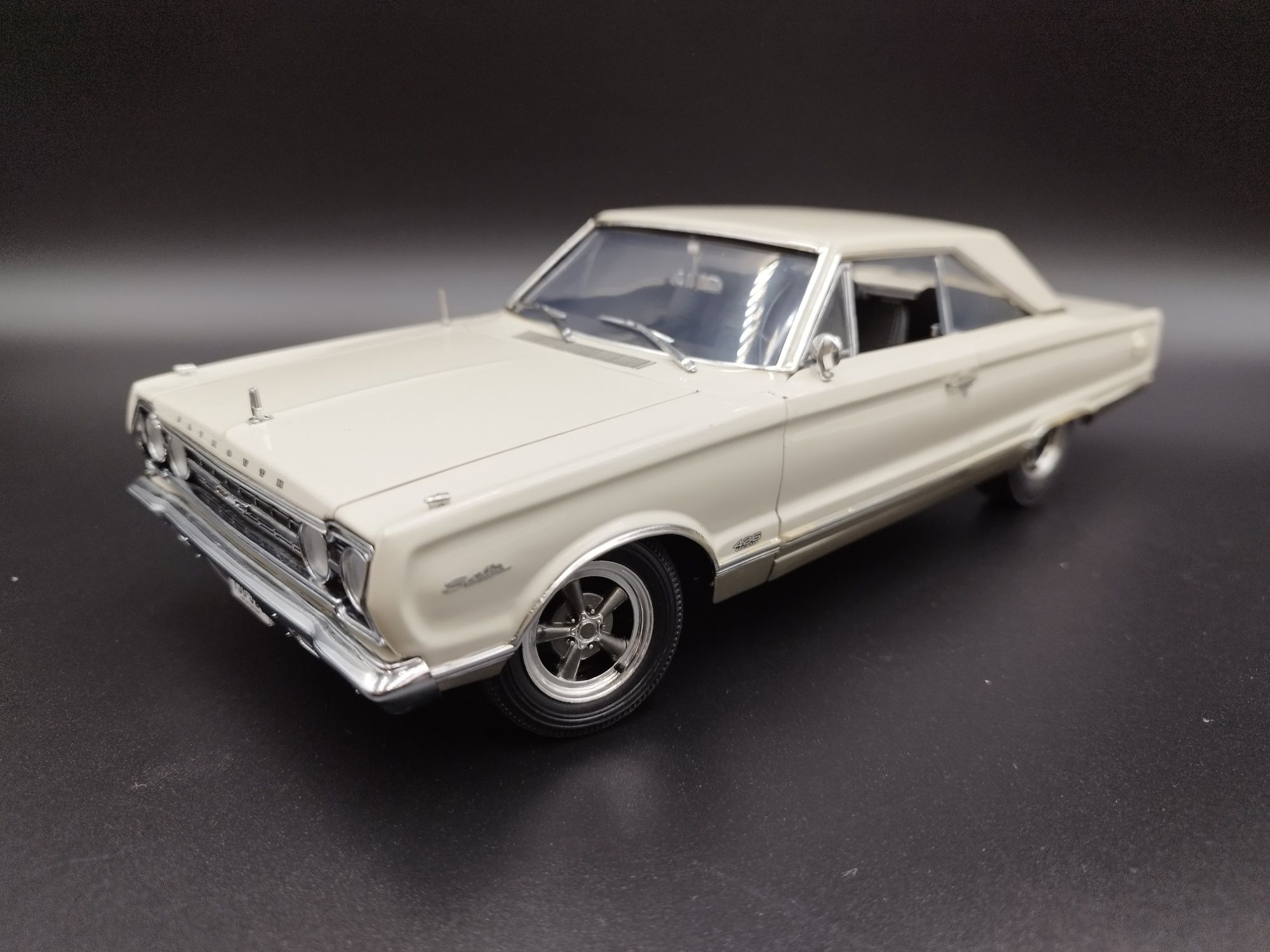 1:18 Highway 61 Plymouth Satellite 1967 model