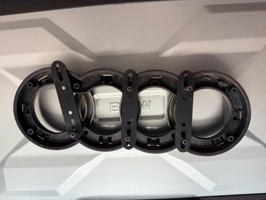 Emblemat audi a4 b6 kola czarne