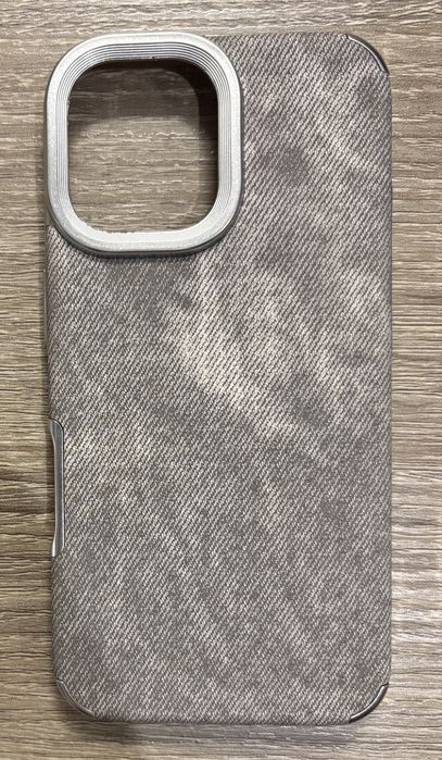 Чохол на айфон 16