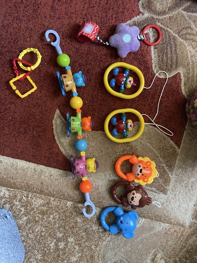 Дитячі іграшки до мобіля