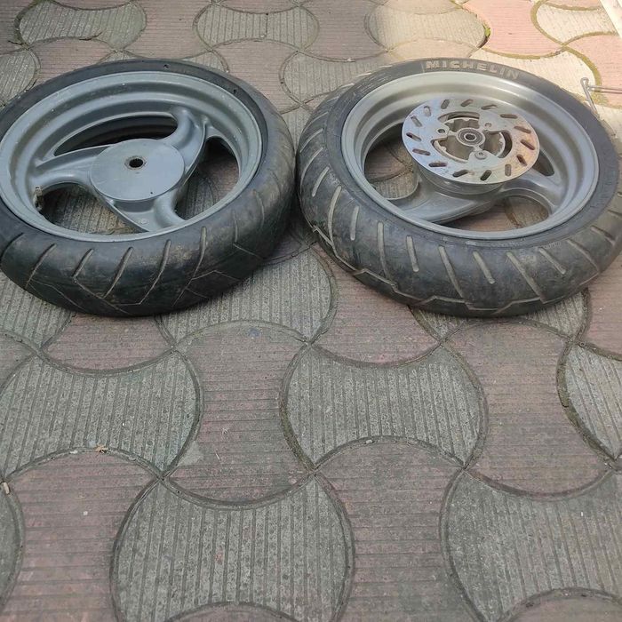 Колесо,диск,резина на скутер -10,12,13 д .