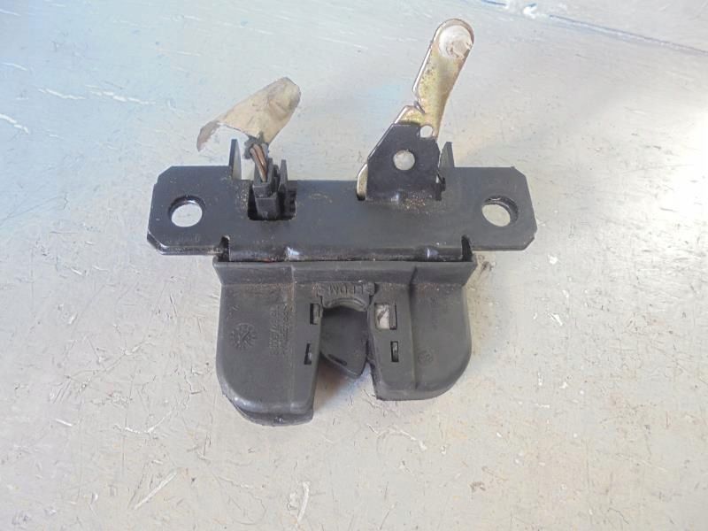 VOLKSWAGEN GOLF IV ZAMEK TYLNEJ KLAPY 1J6827505B