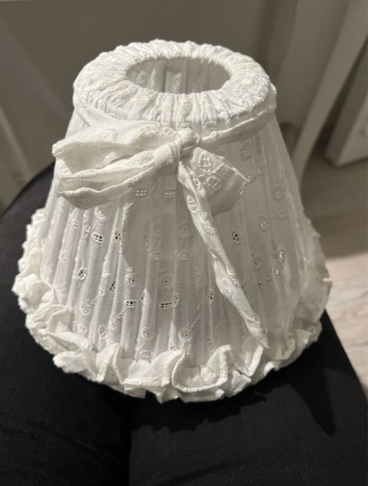 Abażur Shabby Chic biały.