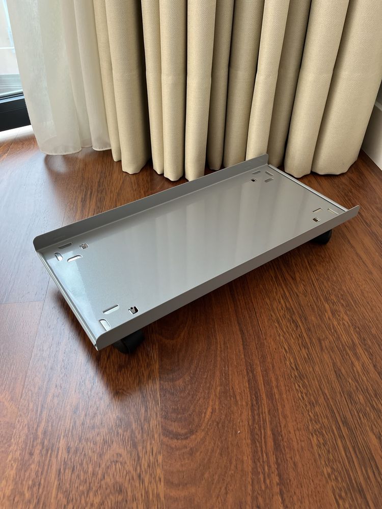 Suporte para computador com rodizios Ikea