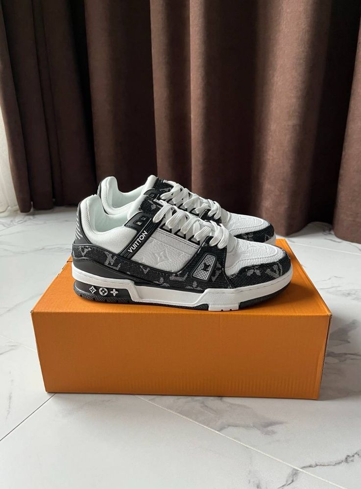 Louis Vuitton Trainer White Black