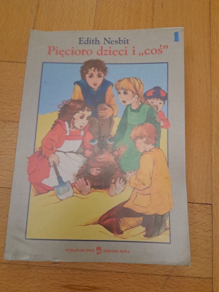 Ksiazka Piecioro dzieci i cos + ksiazka GRATIS