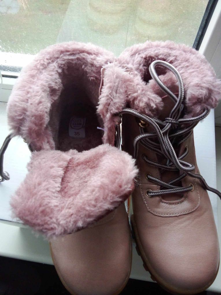 Зимове взуття на дівчинку