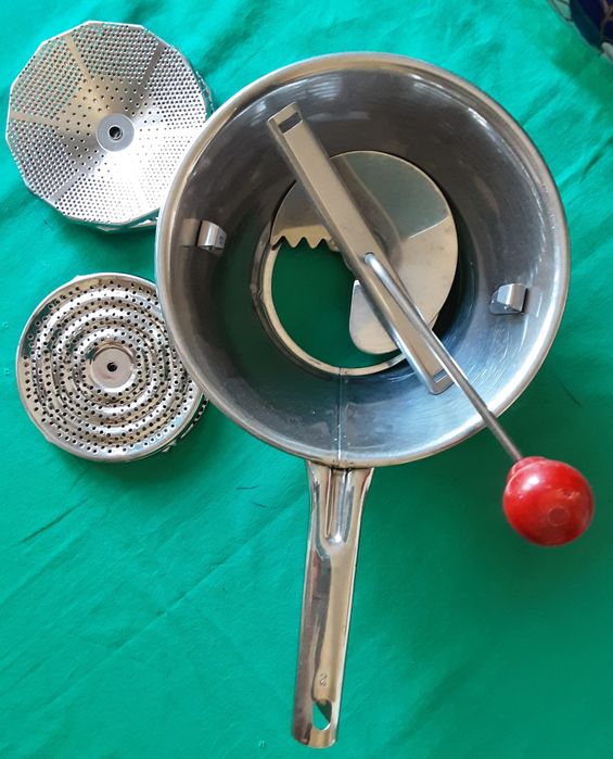 Ralador com vários tamanhos.