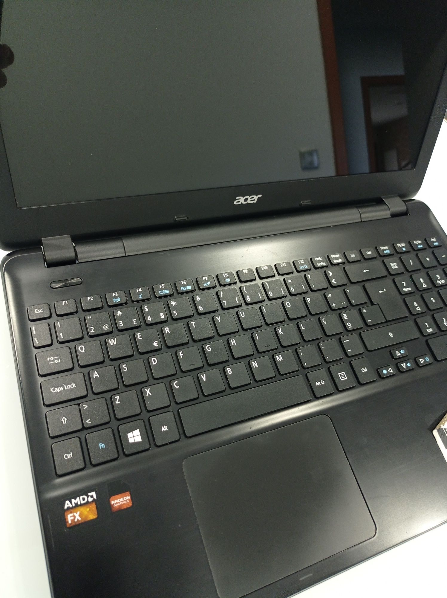 Vendo computador portátil Acer E15