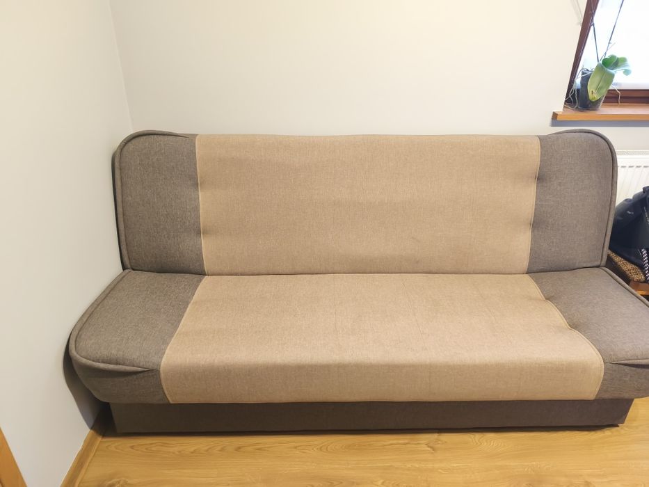 Tapczan z pojemnikiem na pościel