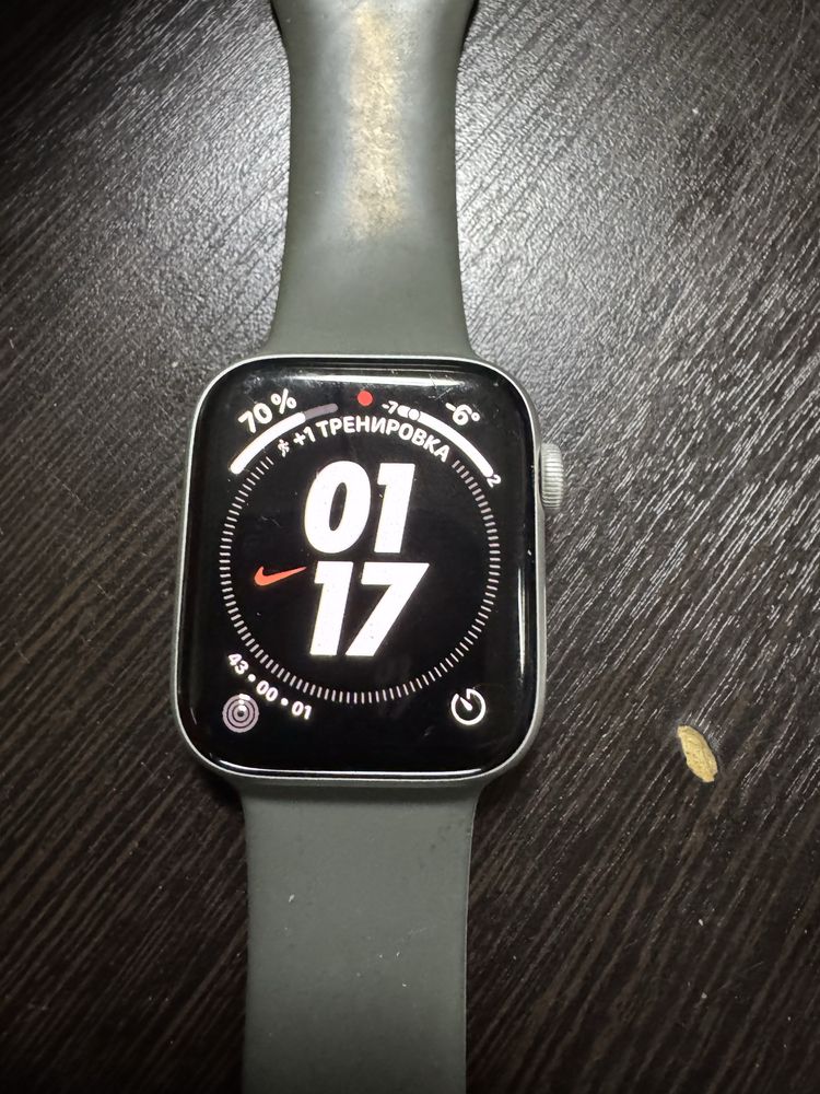 Продам Apple Watch Nike SE 44mm Silver