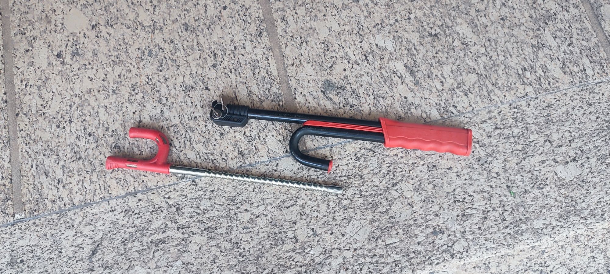 Dispositivo anti roubo para automóvel.